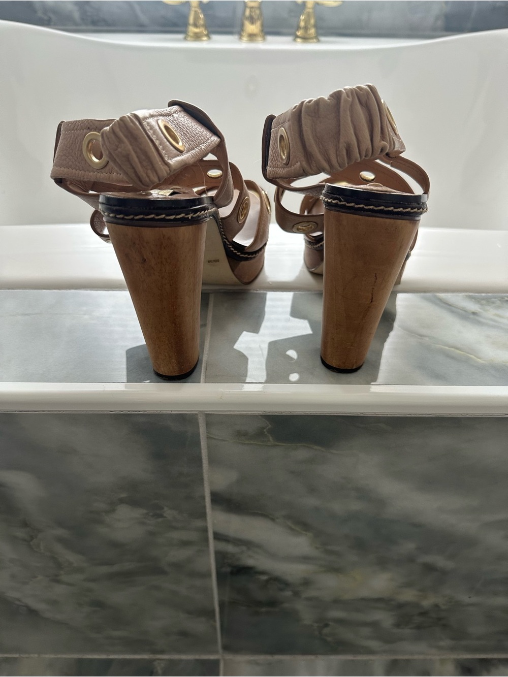 BCBG MAXAZRIA, 4in wooden, platform sandal! - Picture 3 of 4